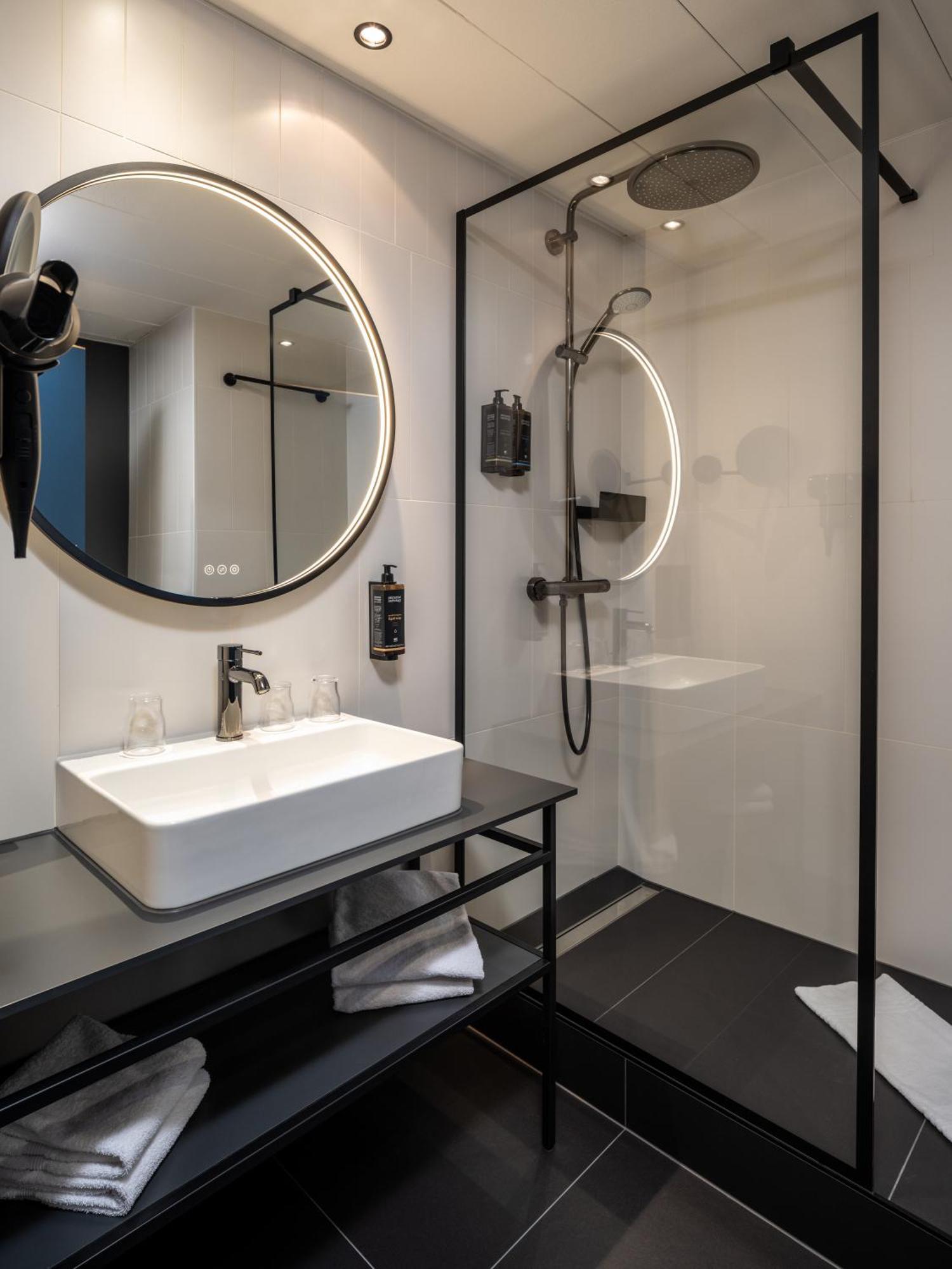 Standard Queen Room,1706775021:JPEG